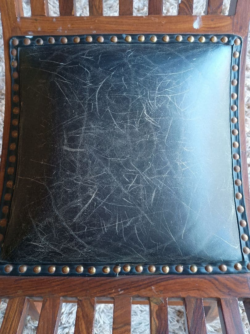 曲線が美しい優雅なクラブチェア オットマン