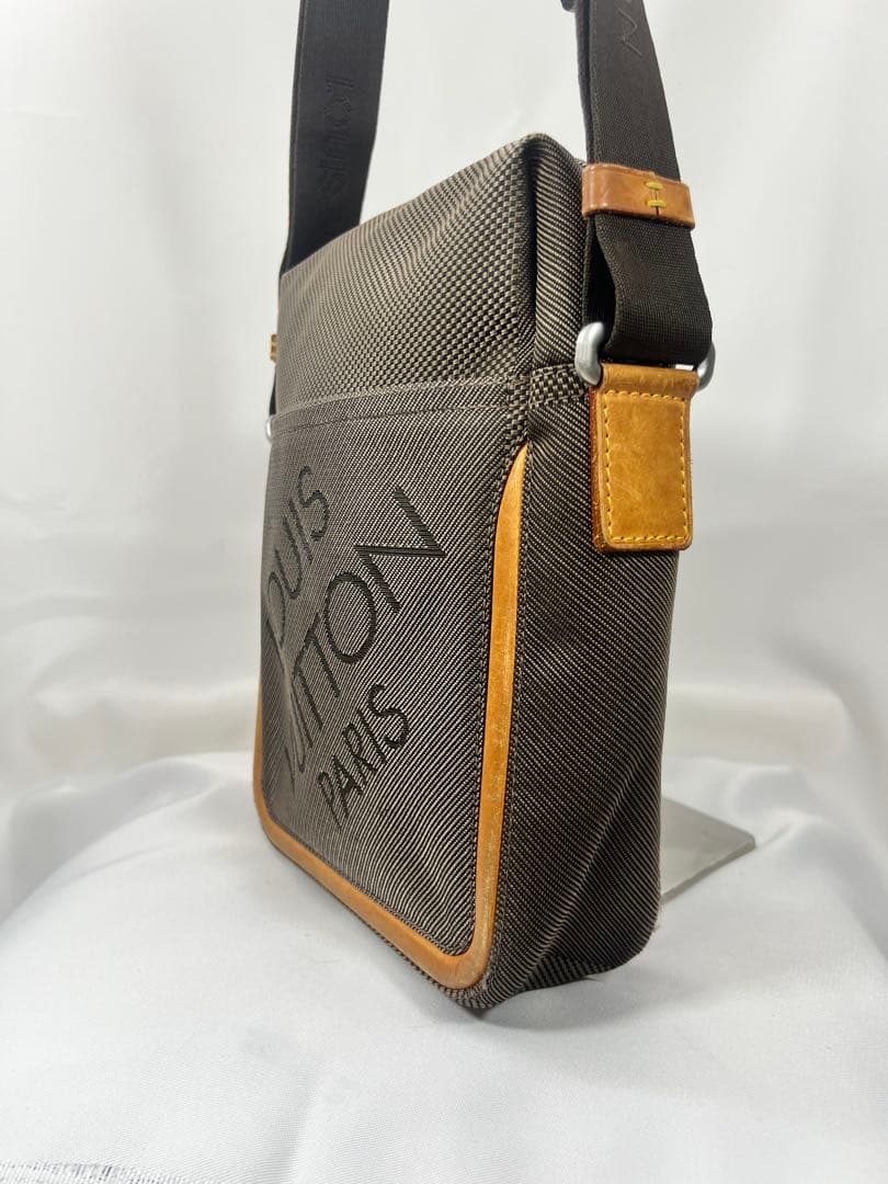 LOUIS VUITTON メッセンジャーバッグ グレー