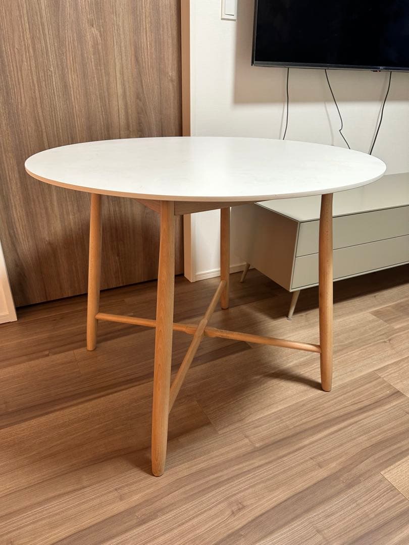 大塚家具の円形ホワイトダイニングテーブル