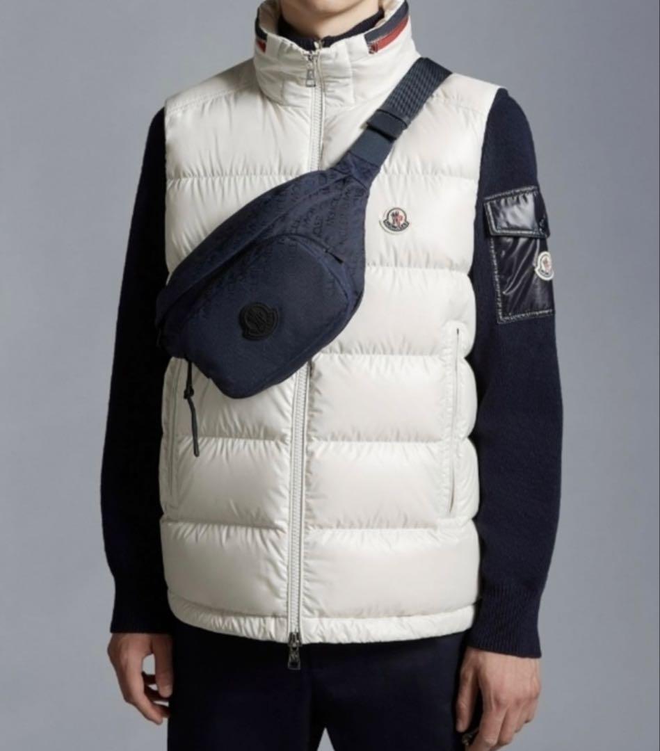 未使用級 モンクレール DURANCE 2023年モデル ウエストバッグ 総柄