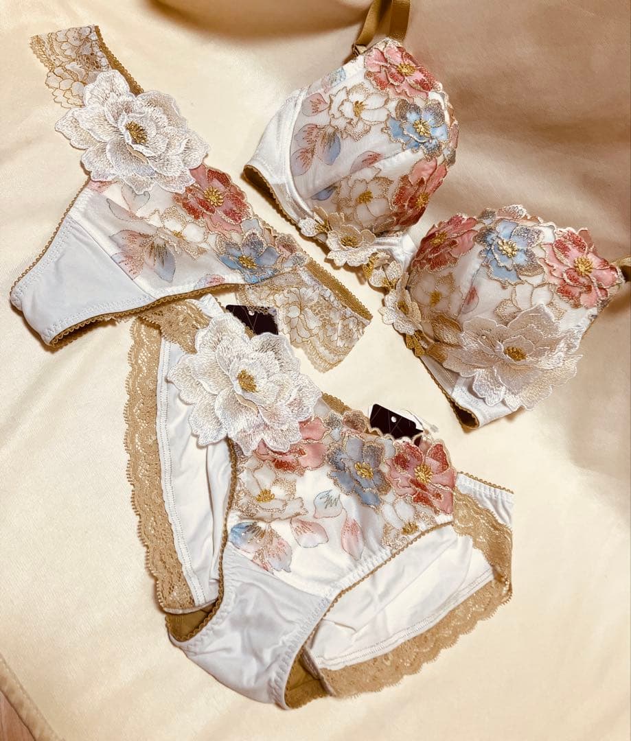 サルート 03G ブラE70＆ショーツM Tバック付 3点 新品タグ付