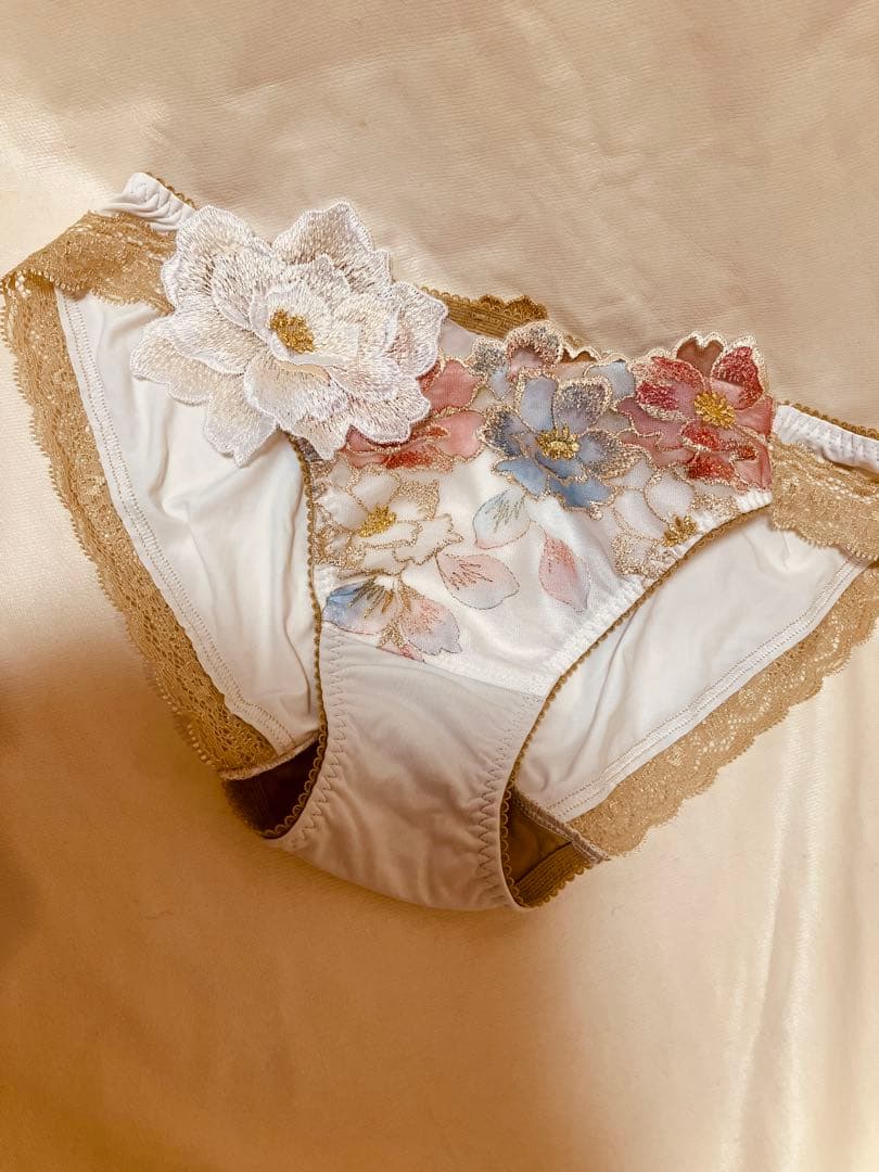 サルート 03G ブラE70＆ショーツM Tバック付 3点 新品タグ付