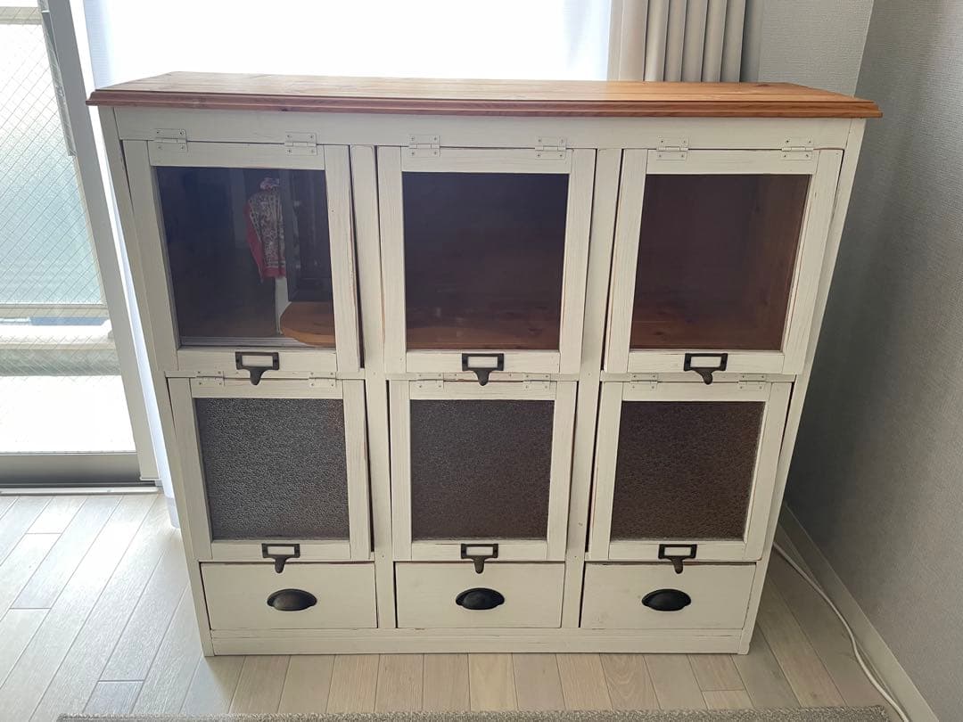 カントリー風シェルフ　アンティークキャビネット　本棚　収納ラック