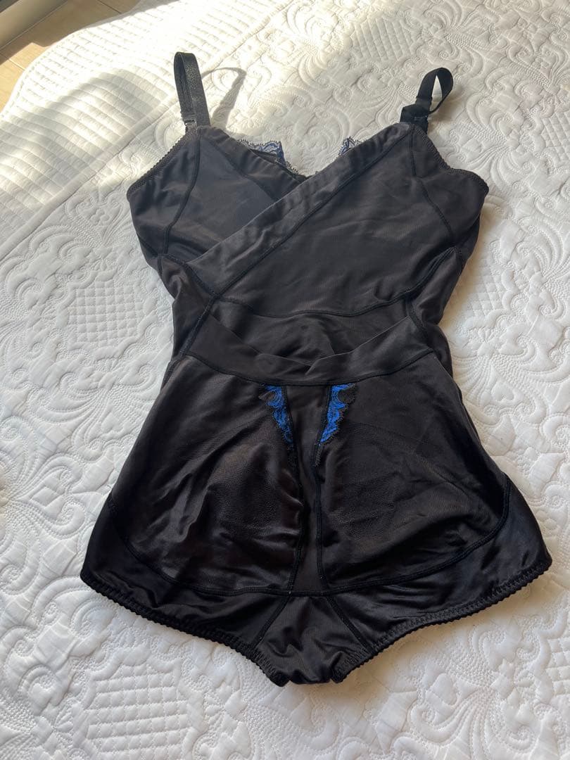 黒/青 レース装飾 ボディスーツ C75L