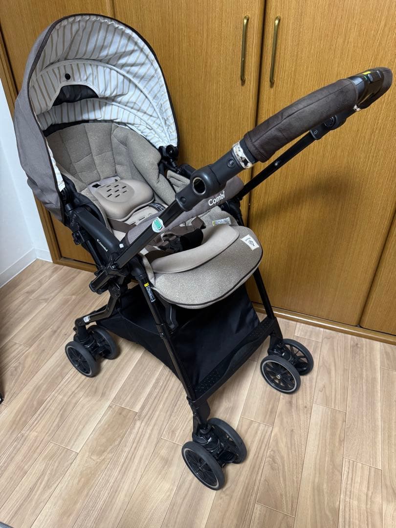 【美品】コンビ ベビーカー スゴカルα 4キャス compact