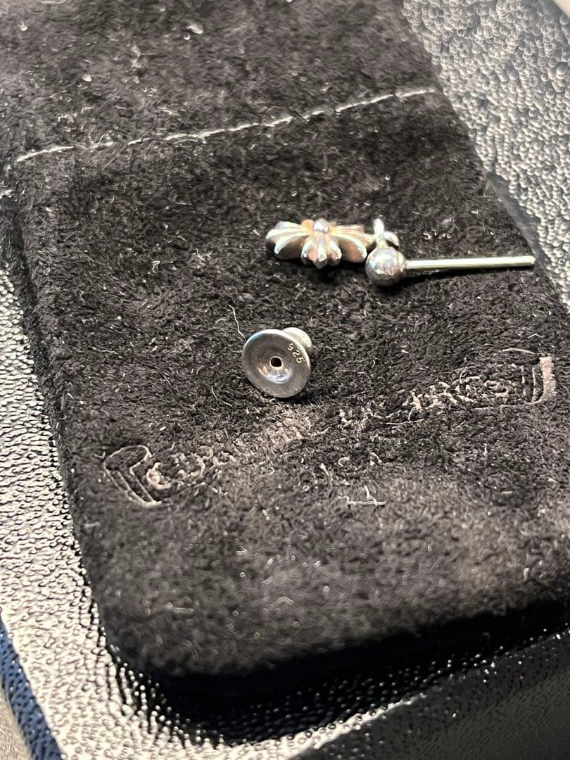 クロムハーツ タイニーE CHプラス ドロップピアス