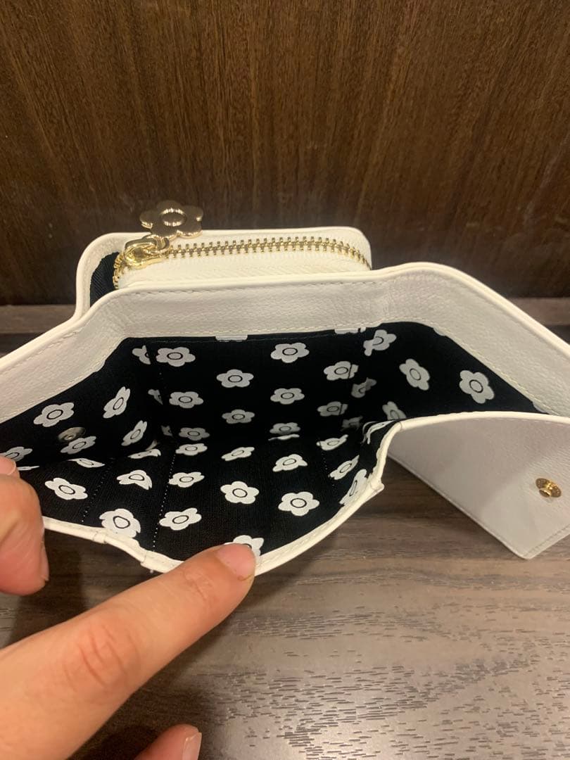 MARY QUANT ハートフロート ミニウォレット（ホワイト）