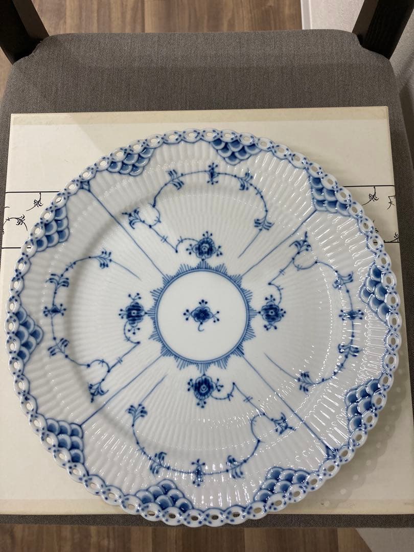 ロイヤルコペンハーゲン ブルーフルーテッド フルレース プレート