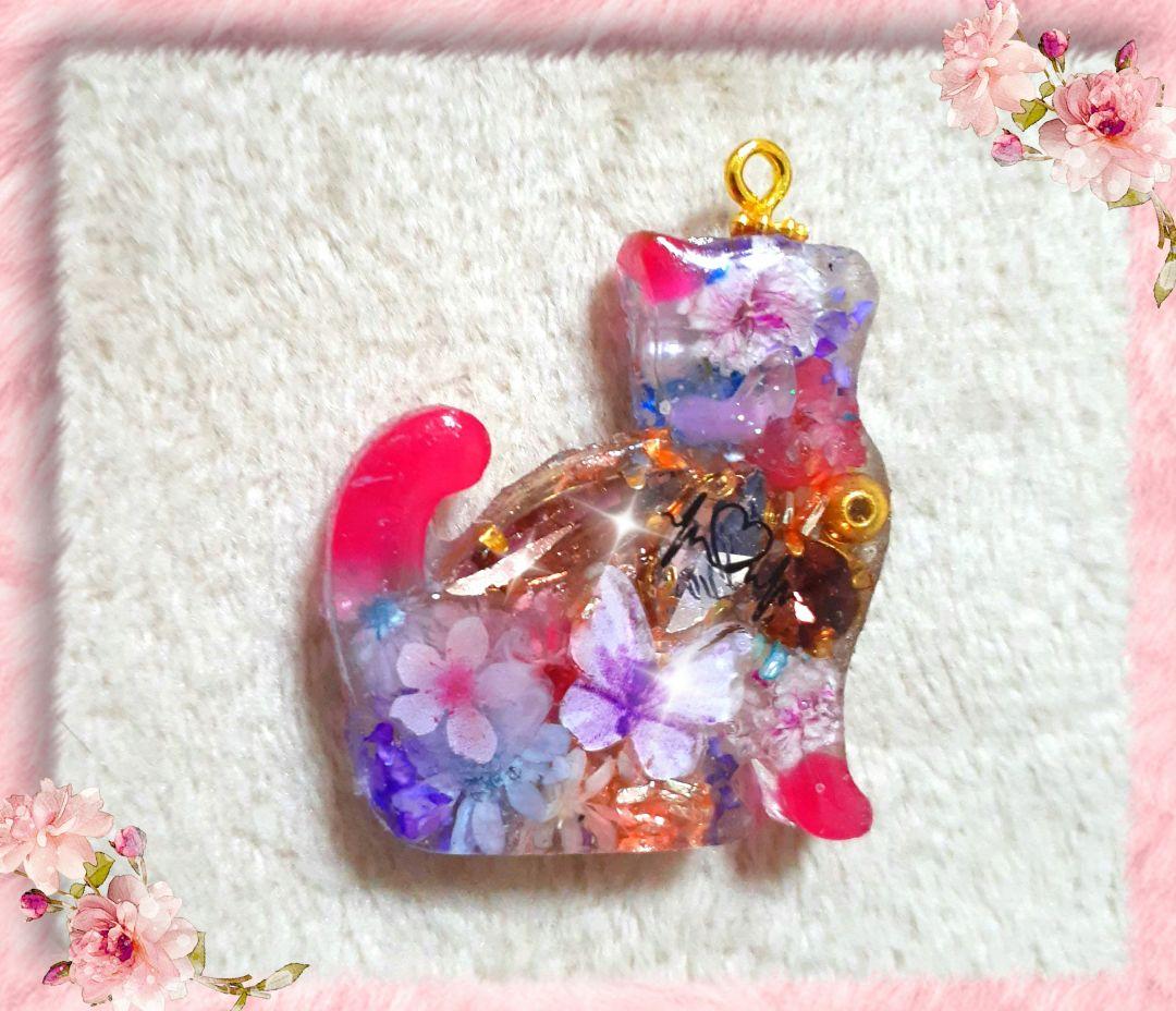 887最速の蛍様♡オルゴナイトレジン猫　天然石フラワーにゃんこ