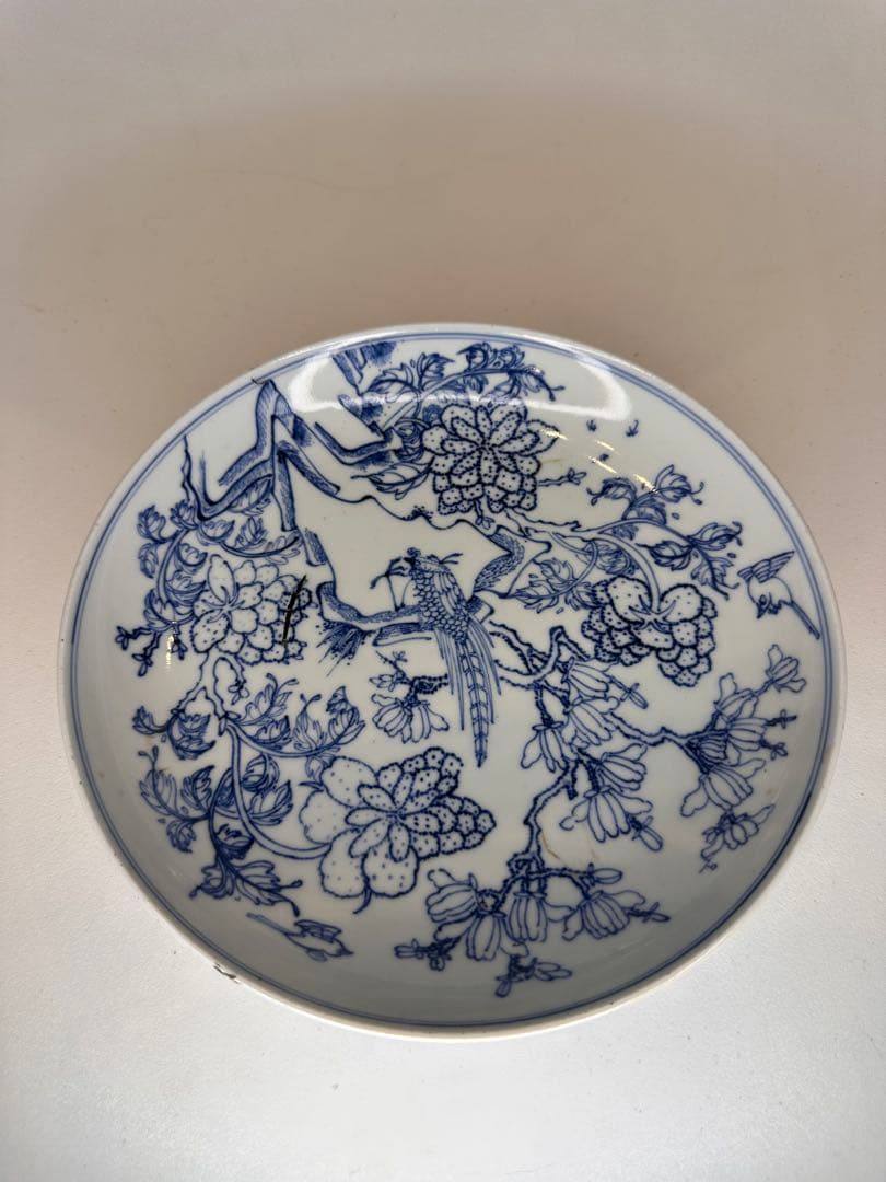 中国 大明成化年製 花草昆虫文 皿　盤　窯裂有り　古陶磁　骨董品