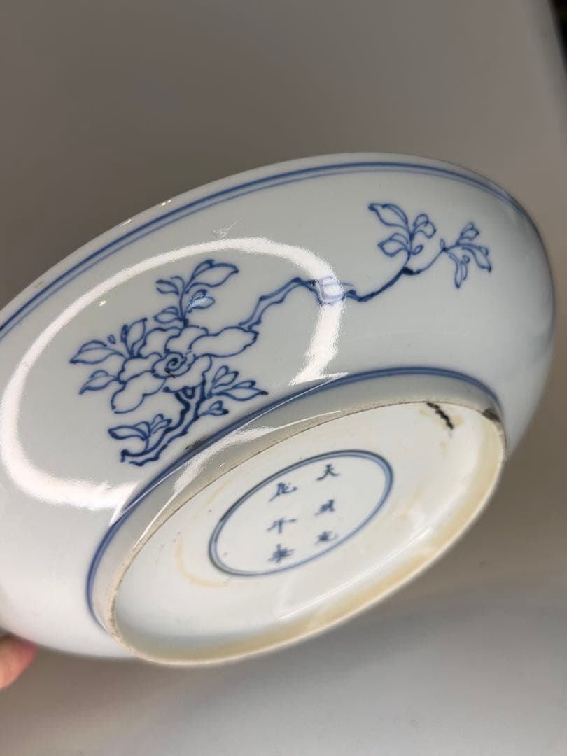 中国 大明成化年製 花草昆虫文 皿　盤　窯裂有り　古陶磁　骨董品