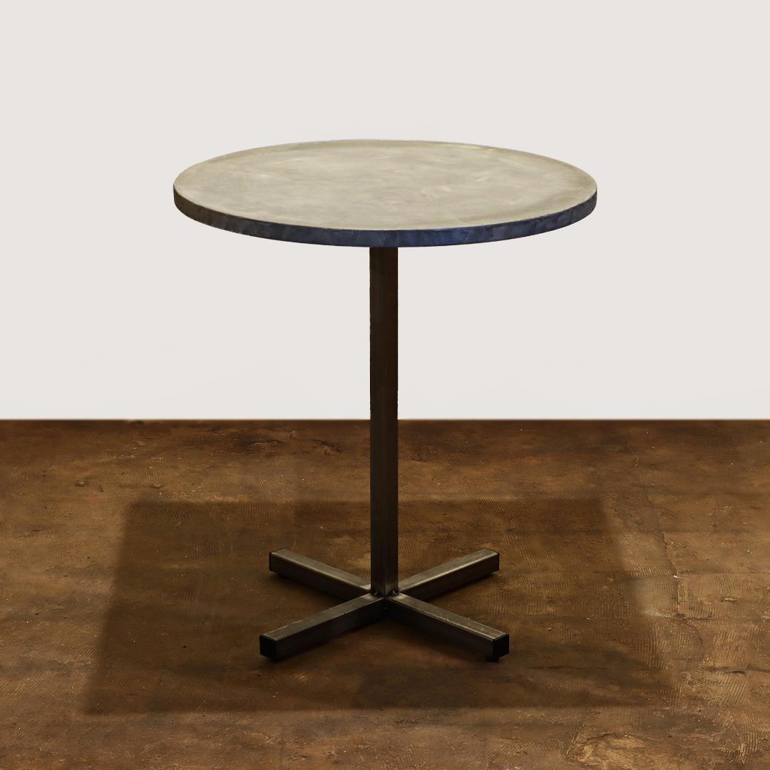 薄塗りモルタル｜ライトグレー｜丸｜円形｜カフェテーブル｜店舗什器｜店舗｜飲食