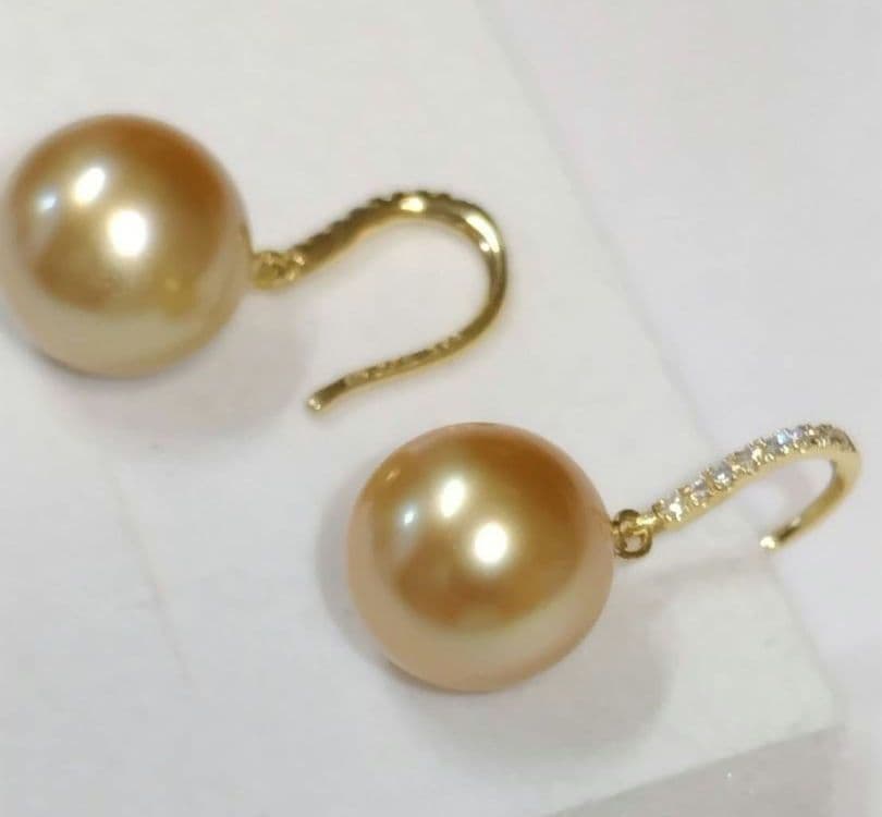 お文具さんK18南洋真珠ダイヤ入りピアス