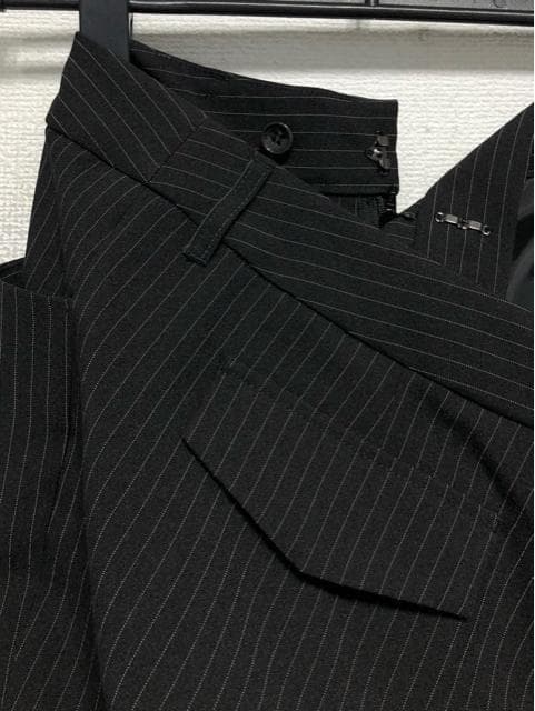 新品☆19号LL～3L黒系ストライプ♪洗える2パンツスーツ脚きれい見え☆r396