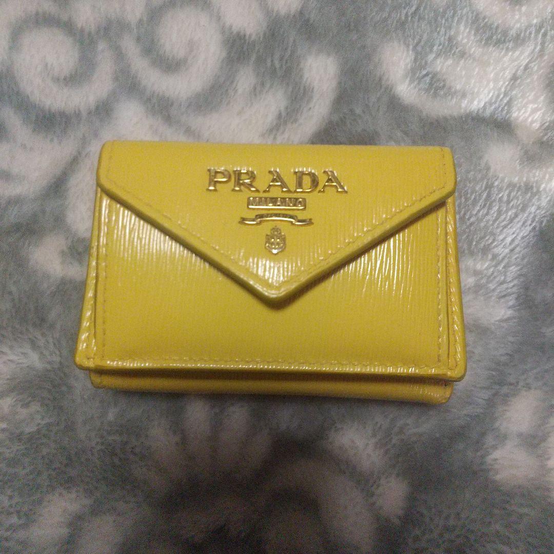 PRADA ヴェッテロムーブ　コンパクトウォレットイエロー 三つ折り財布