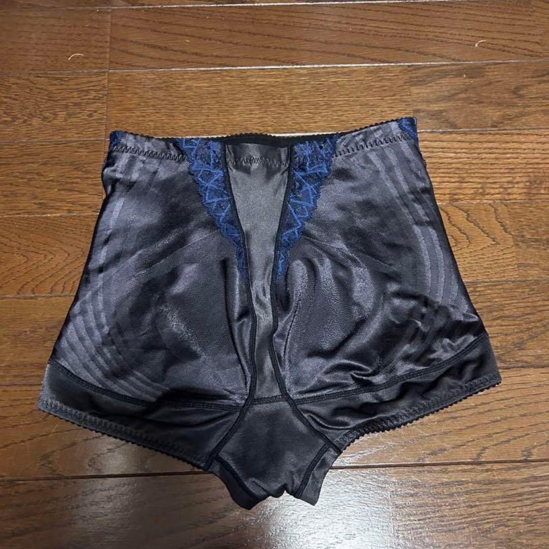 マルコ　MARUKO 補正下着　カーヴィシャス　ショートガードル