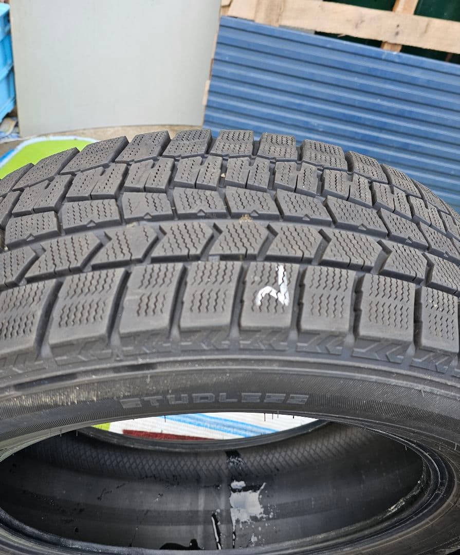 バリ溝17インチダンロップ WINTERMAXX WM02 215/60R17