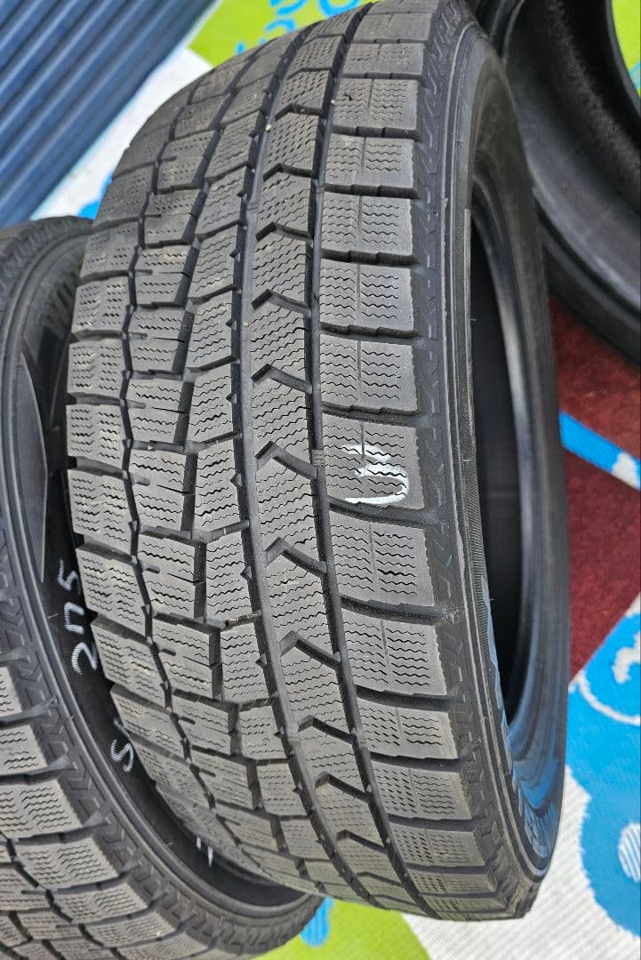 バリ溝17インチダンロップ WINTERMAXX WM02 215/60R17