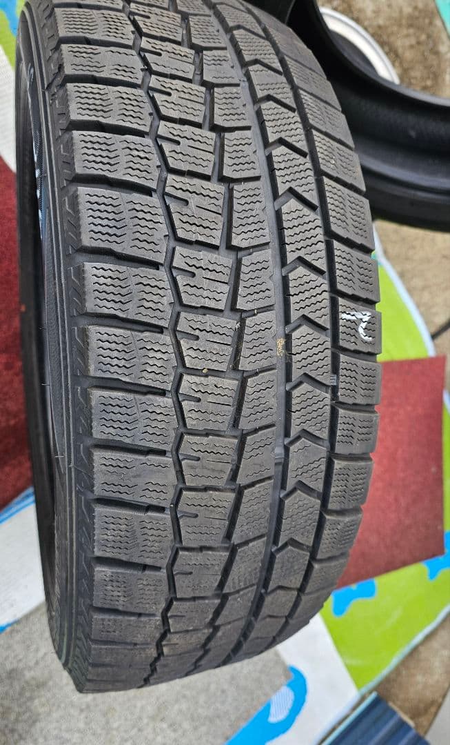 バリ溝17インチダンロップ WINTERMAXX WM02 215/60R17