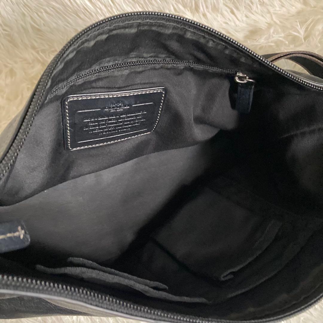 ＊B＊COACＨ　斜めがけショルダーバッグ　クロスボディ レザー　ブラック