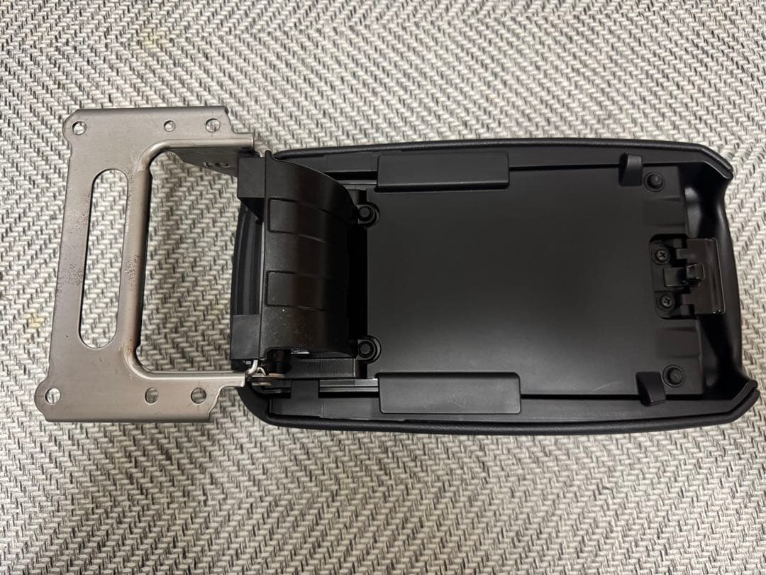 カローラクロス　アームレスト（スライドタイプ） トヨタ純正