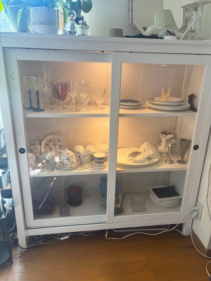 IKEA 食器棚　引き戸　LED照明付き