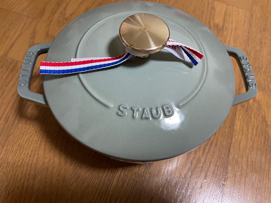 ネコ新品美品staubワナベSユーカリ　ブラスノブ