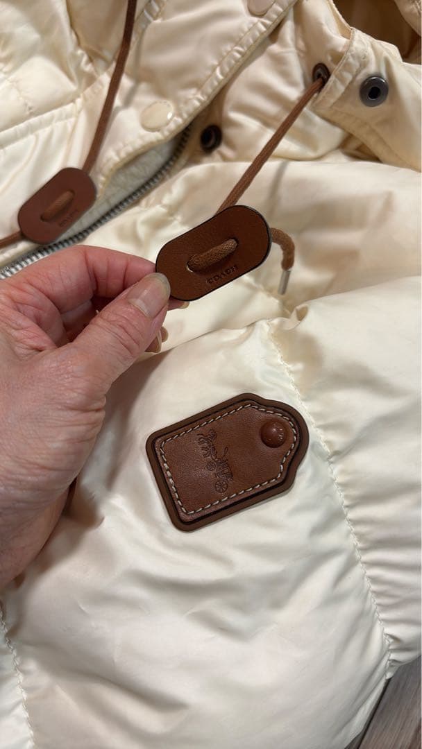 COACH コーチ 白ダウンジャケット フード付ダウン50% フェザー50%