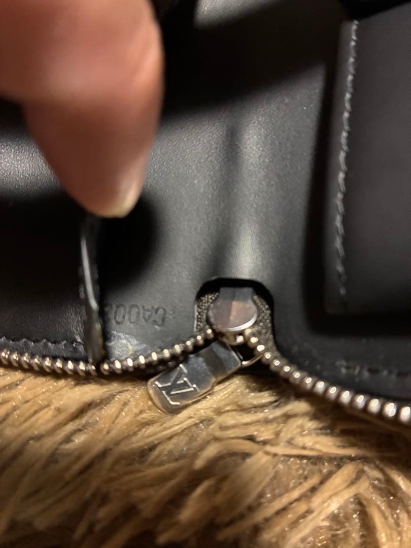 週末値下げ Louis Vuitton ブラック 二つ折り財布