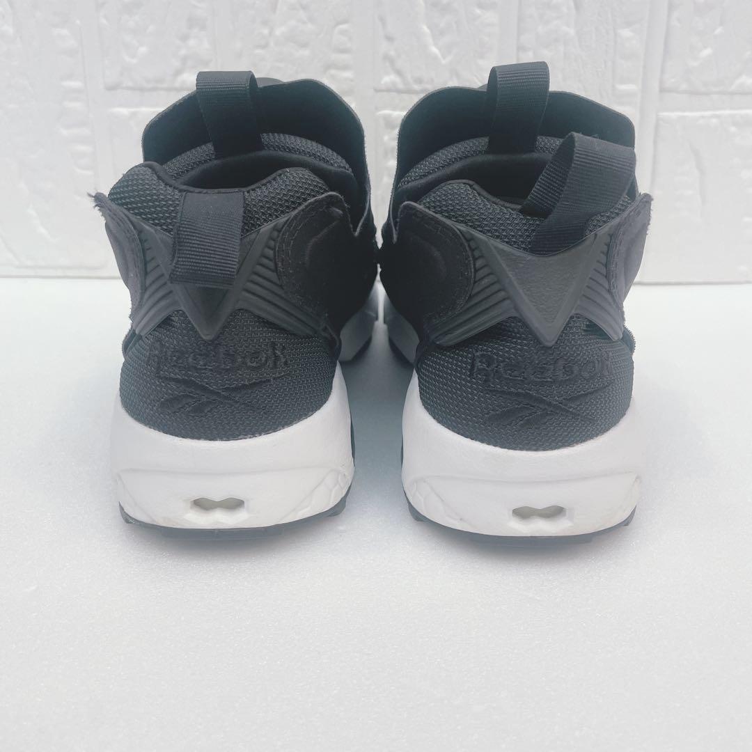 新品未使用　Reebok ポンプフューリー スニーカ 黒 DV6985　23.5