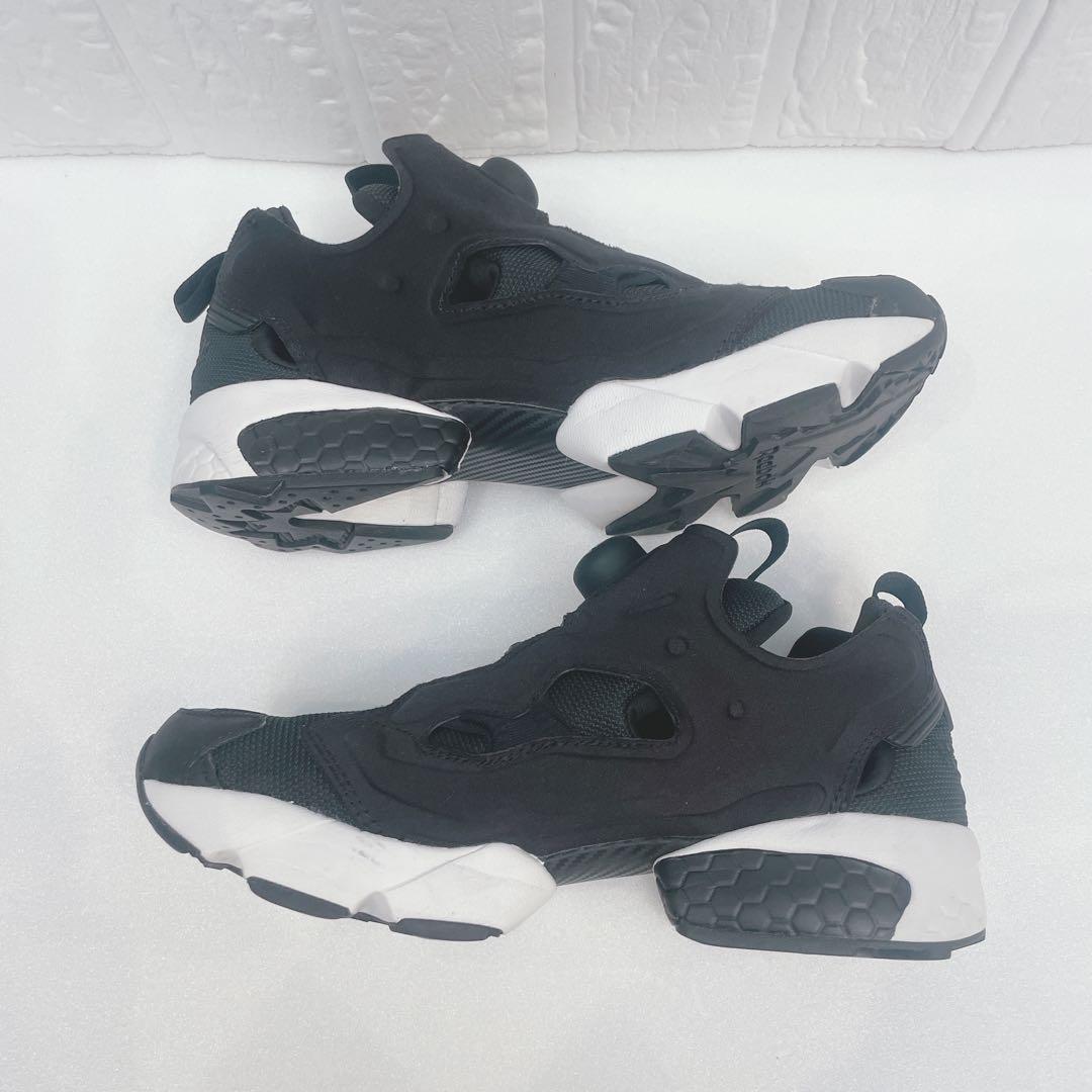 新品未使用　Reebok ポンプフューリー スニーカ 黒 DV6985　23.5