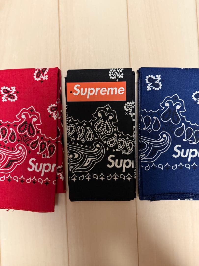 小物 Supreme HAV-A-HANK BANDANAS pack of 3