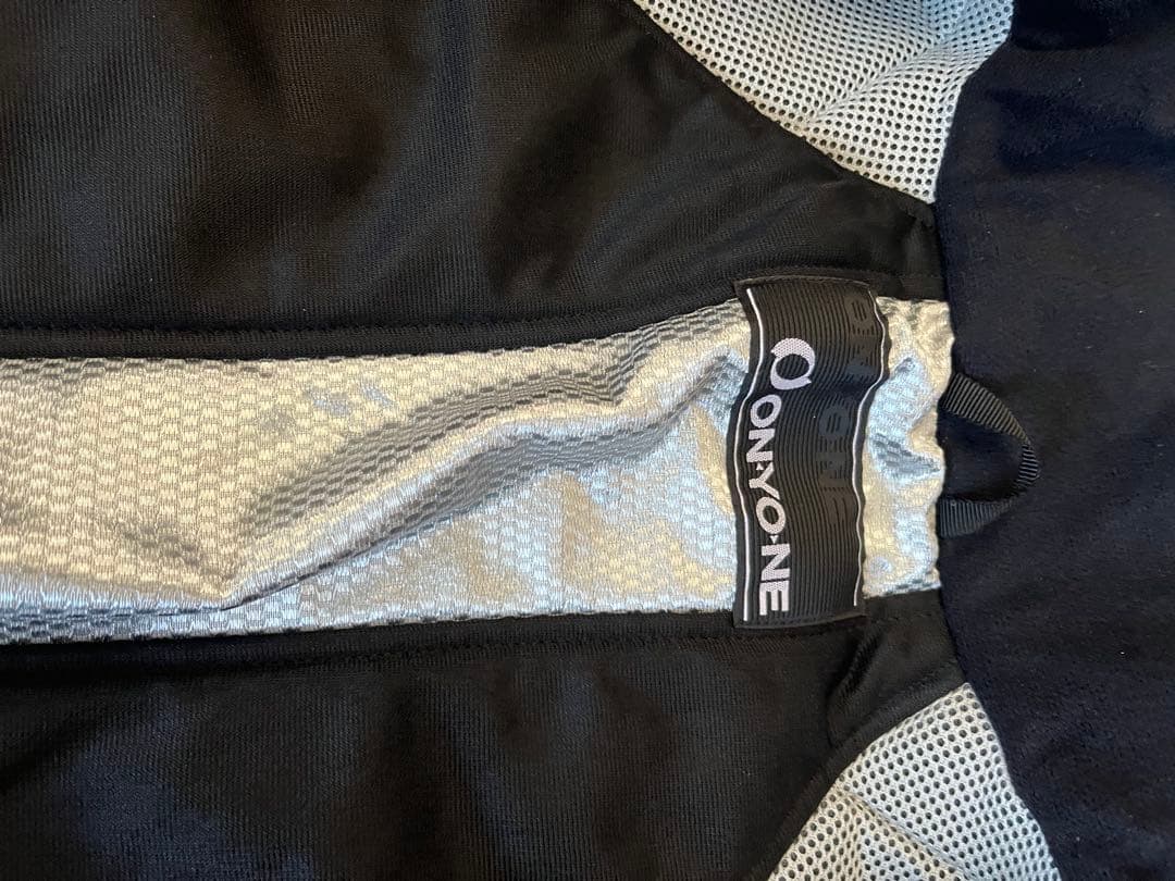 k*u様 未使用 ONYONE オンヨネ スキーウェアメンズ Ｍ 上下
