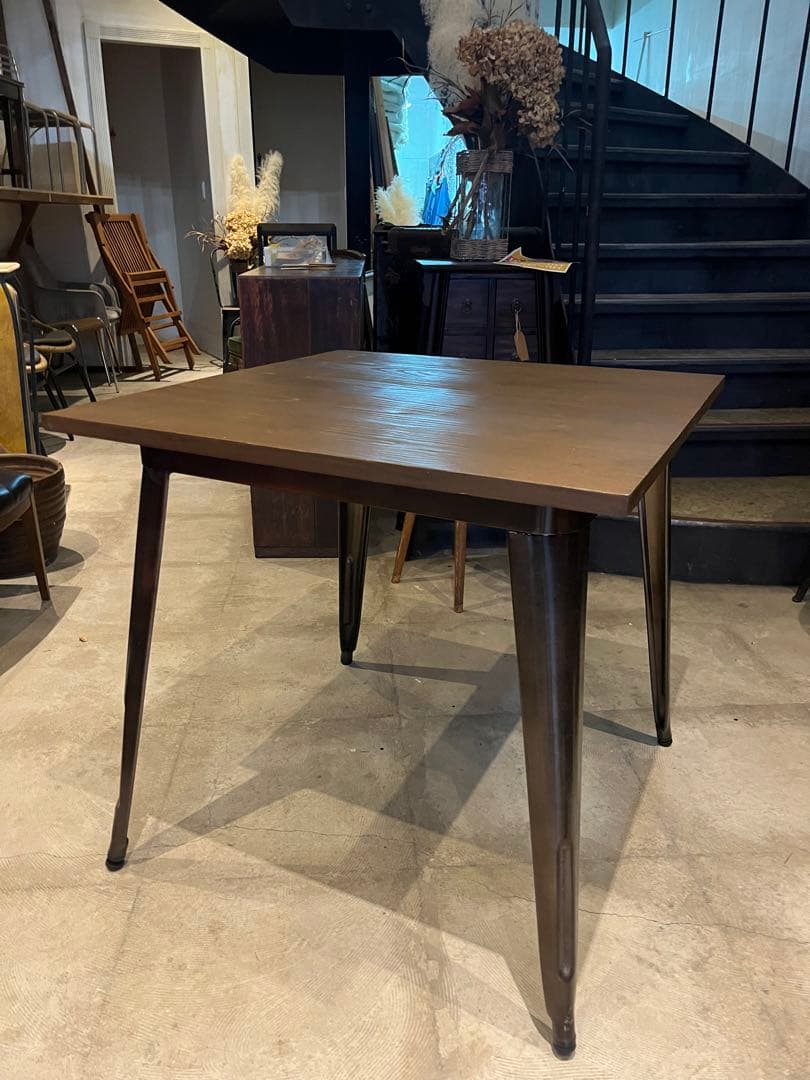 インダストリアルテーブル