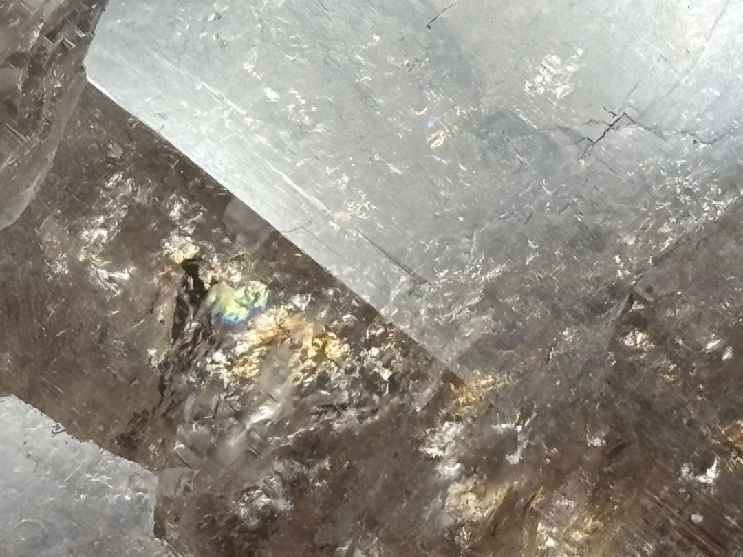 《ヒマラヤ＊スモーキークォーツ・虹だらけナチュラルポイント・二次結晶共生》