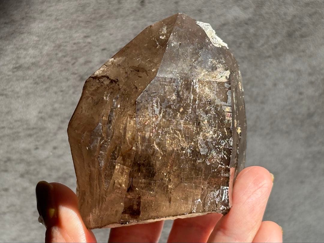 《ヒマラヤ＊スモーキークォーツ・虹だらけナチュラルポイント・二次結晶共生》
