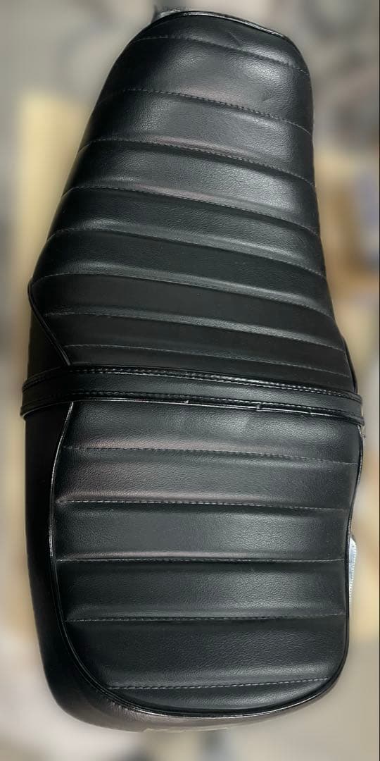 Kawasaki ZRX1100 ロゴ入り タックロールシート黒