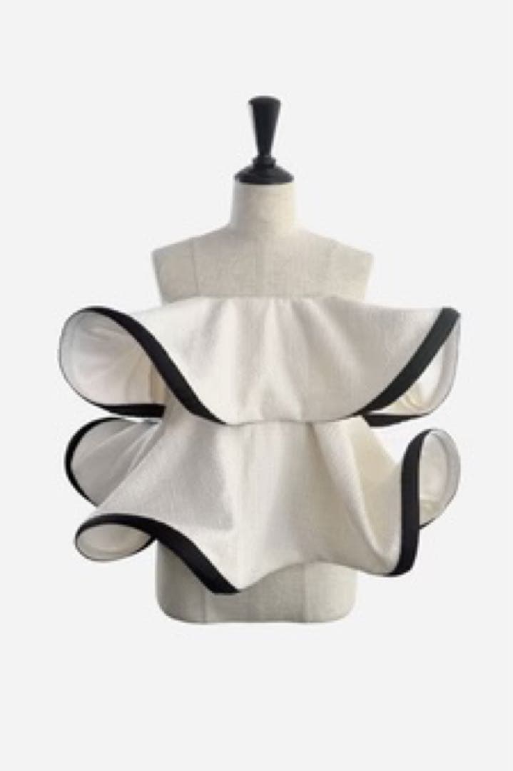 シェリエ　Sheller BLOOM フリルデザイン トップス ホワイトブラック