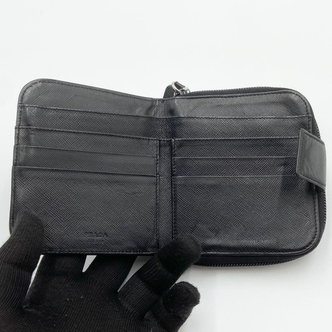 PRADA プラダ　折り財布　ロゴ金具　トライアングル　レザー　ブラック