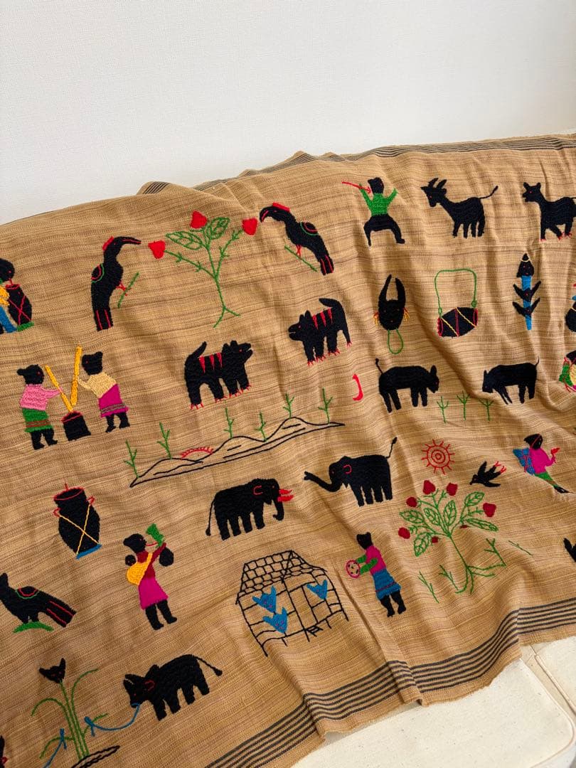 少数民族　ナガ族　刺繍ファブリック　タペストリー　民族の手仕事