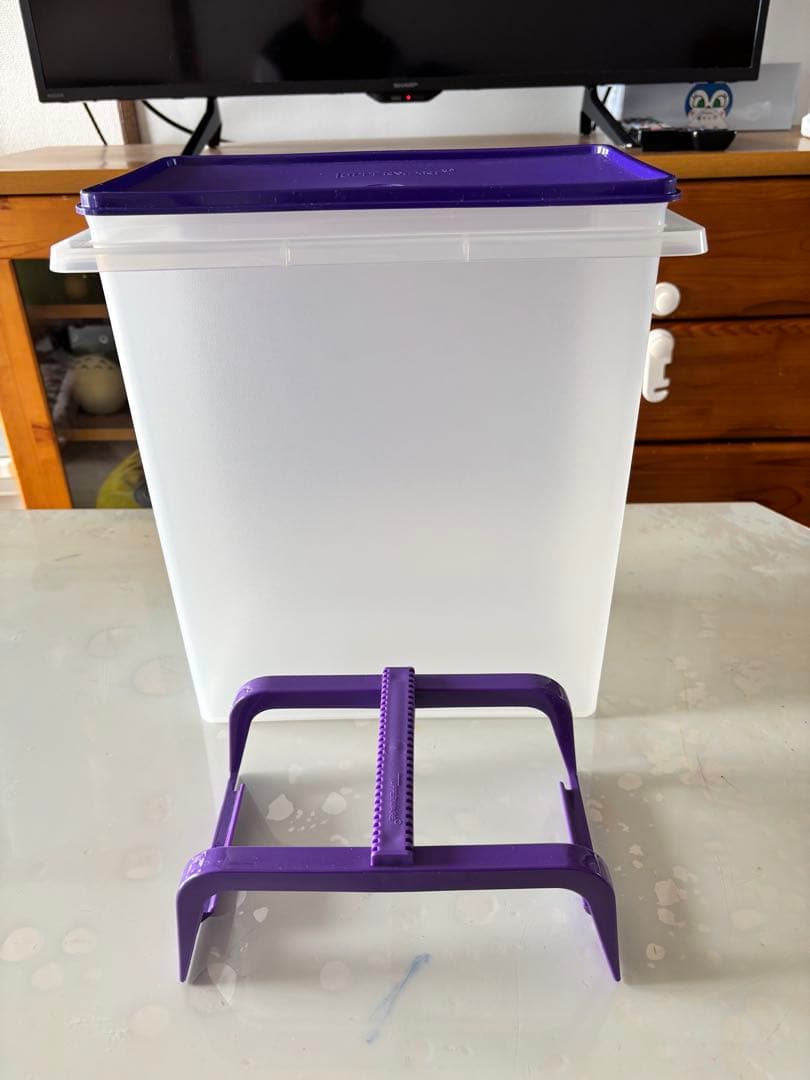 タッパーウェア　透明保存容器 紫フタ・スタンド付き