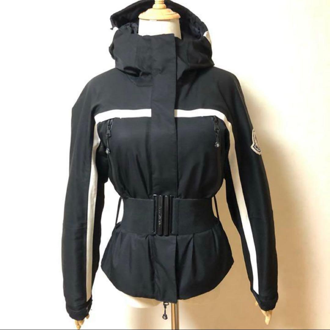 希少✨スタイリッシュなモンクレール　ショートダウンジャケット　スキーウェア