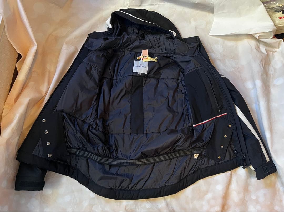 希少✨スタイリッシュなモンクレール　ショートダウンジャケット　スキーウェア