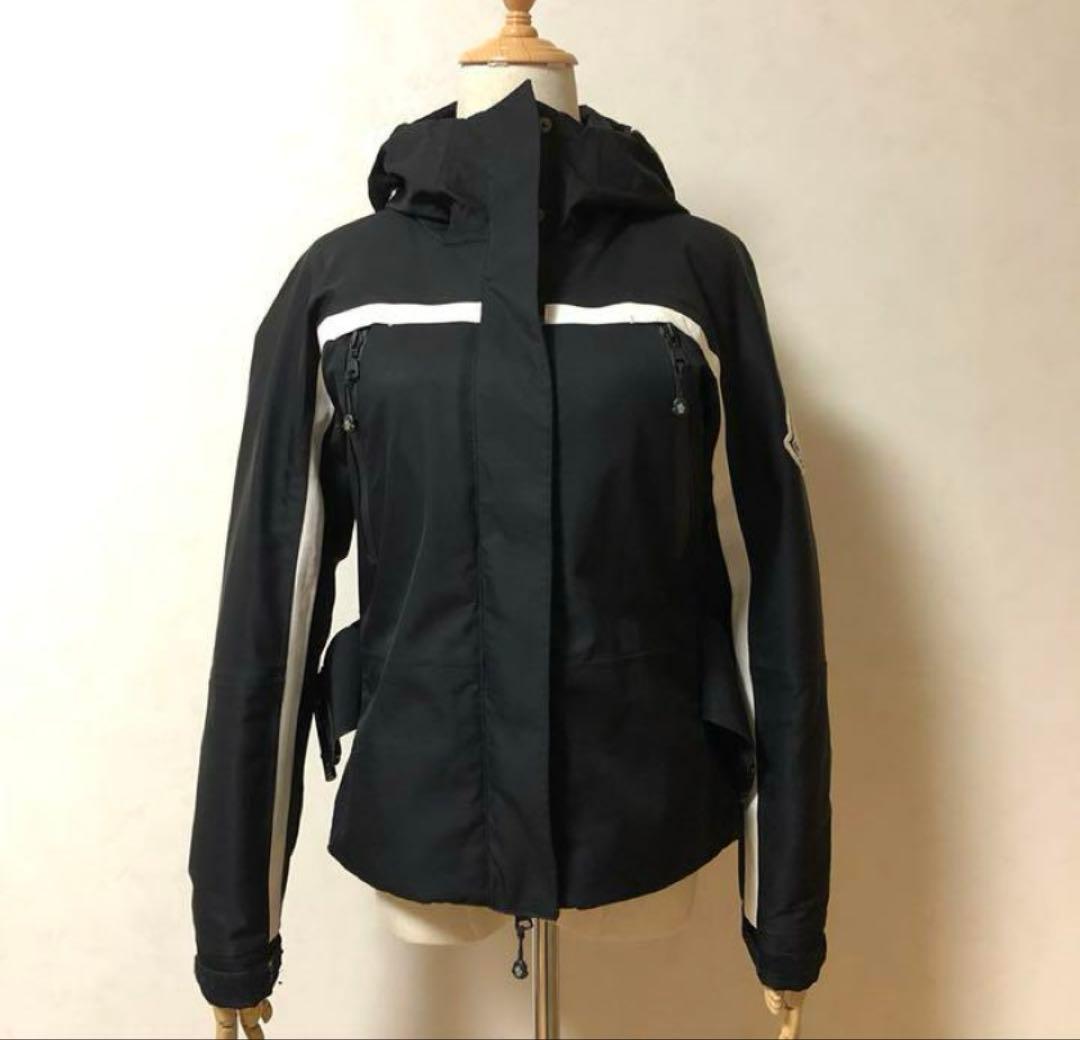 希少✨スタイリッシュなモンクレール　ショートダウンジャケット　スキーウェア