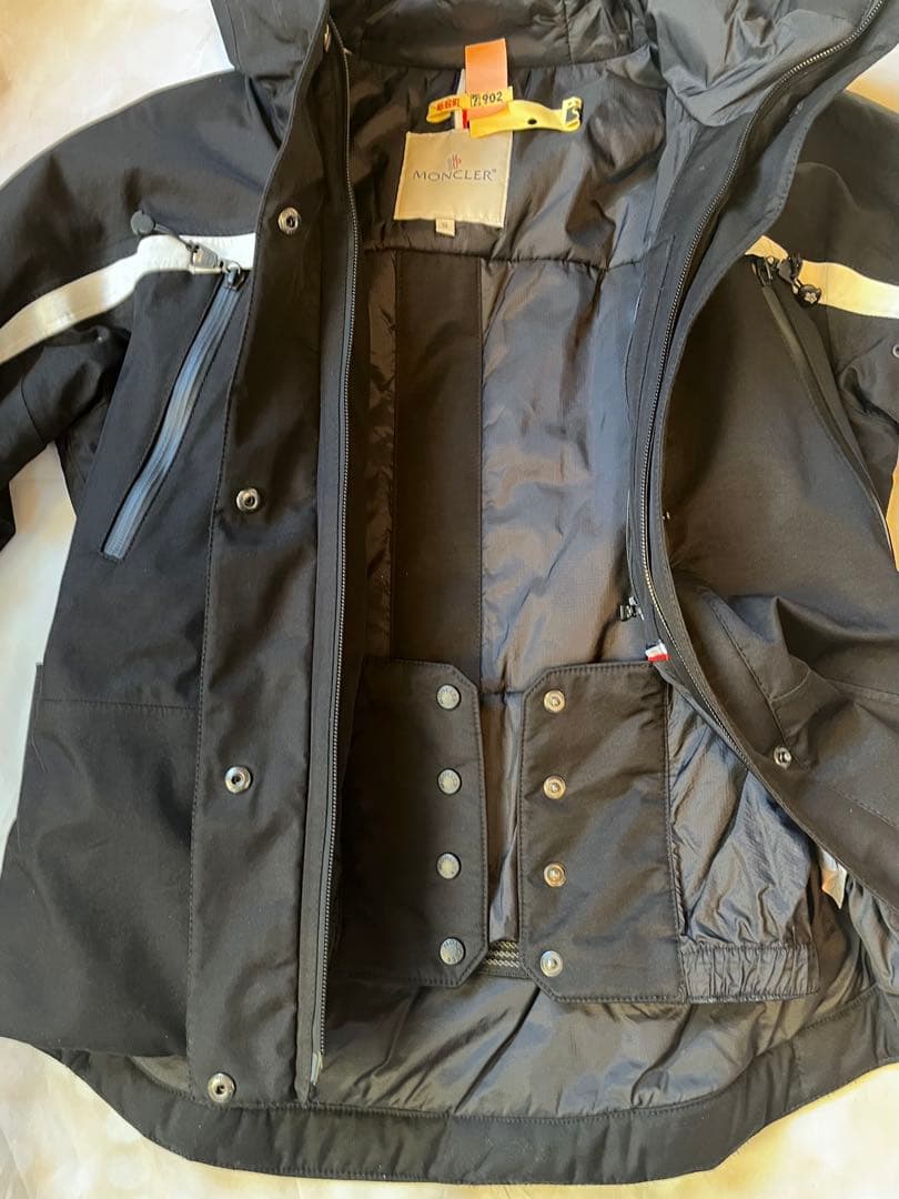 希少✨スタイリッシュなモンクレール　ショートダウンジャケット　スキーウェア