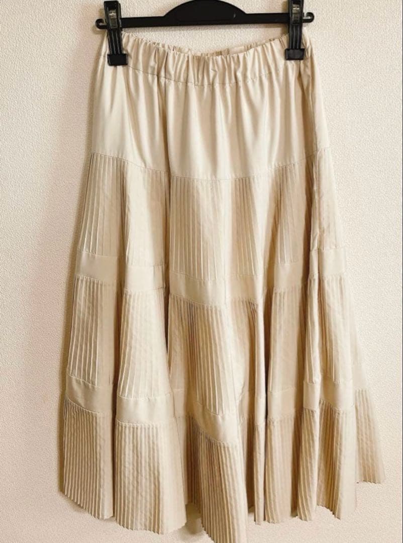 数回着用✳︎プリーツティアードスカート✳︎ホワイト✳︎複数購入でお値下げします！