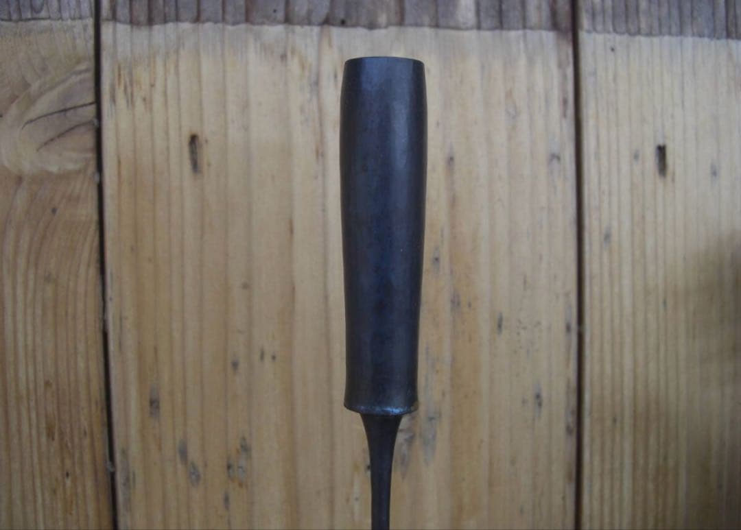 杉島大樹さんの鉄製花器「芯のある人」