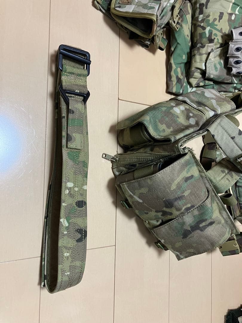 Eagle Force 迷彩服セット 膝当て付き