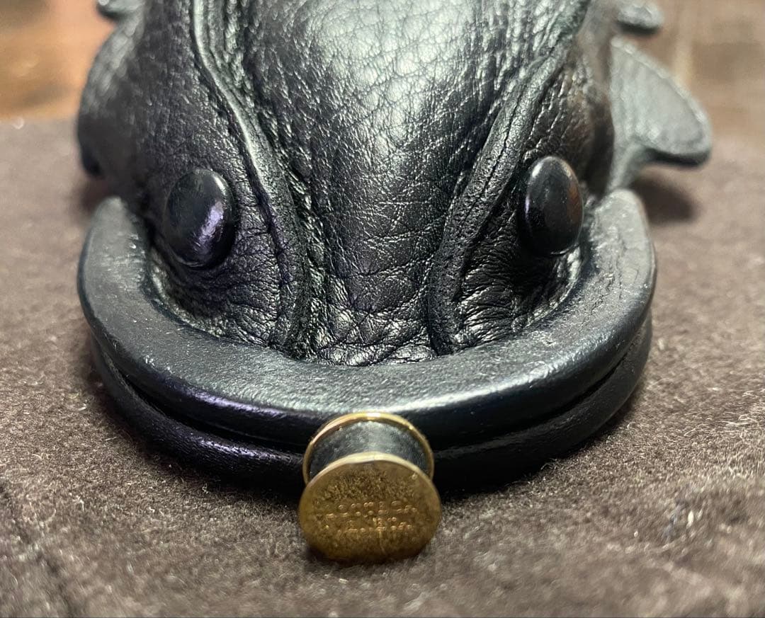 BOTTEGA VENETA ブラックレザー ケース　フロッグ　ガマグチ