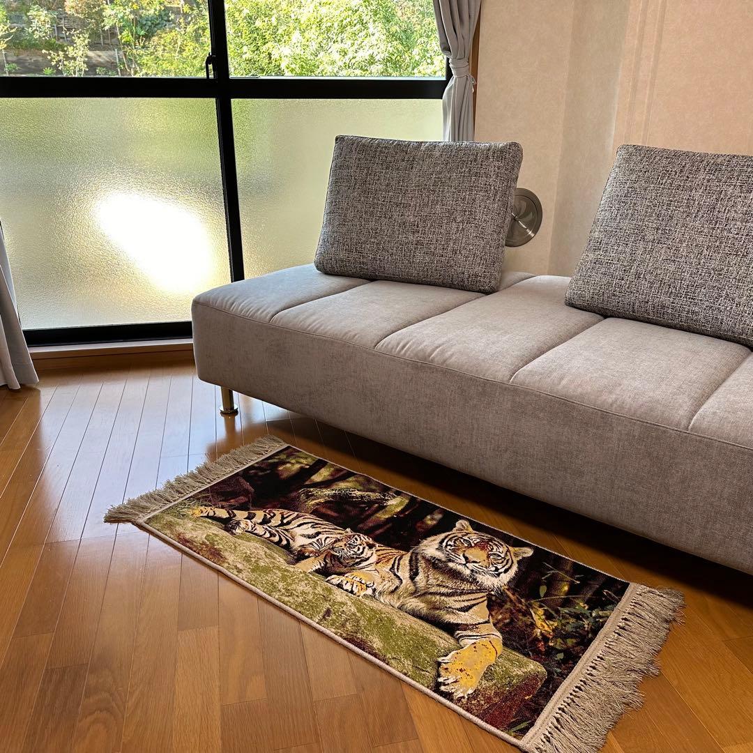 【新品未使用】絵画風絨毯　ペルシャ産　機械織　虎　親子　カーペット　ラグ